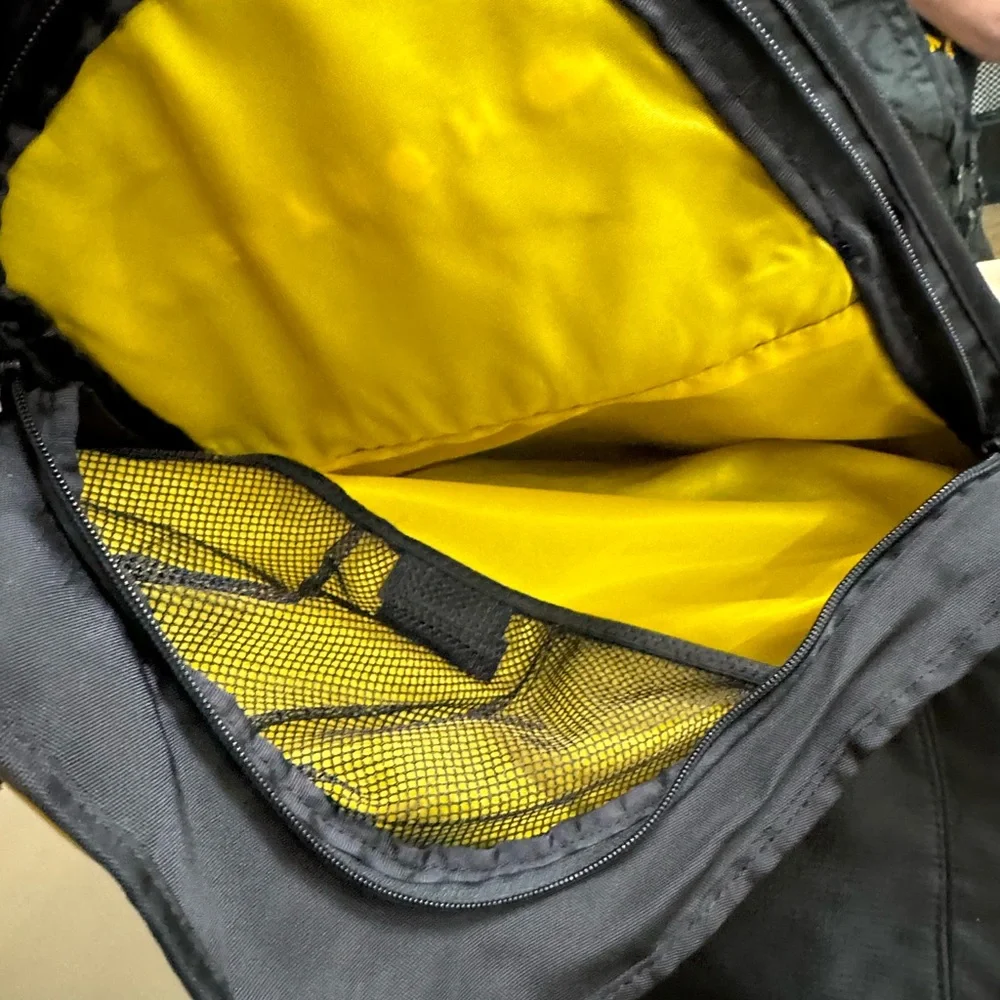 Lance Armstrong Live Strong Black Yellow High End Laptop Bag MINTY